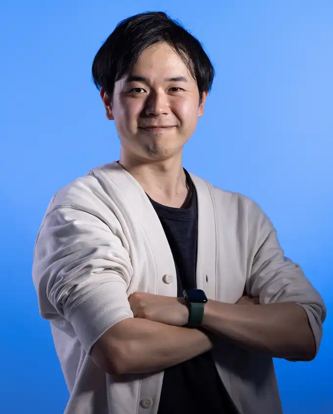 高倉礼が笑っている様子